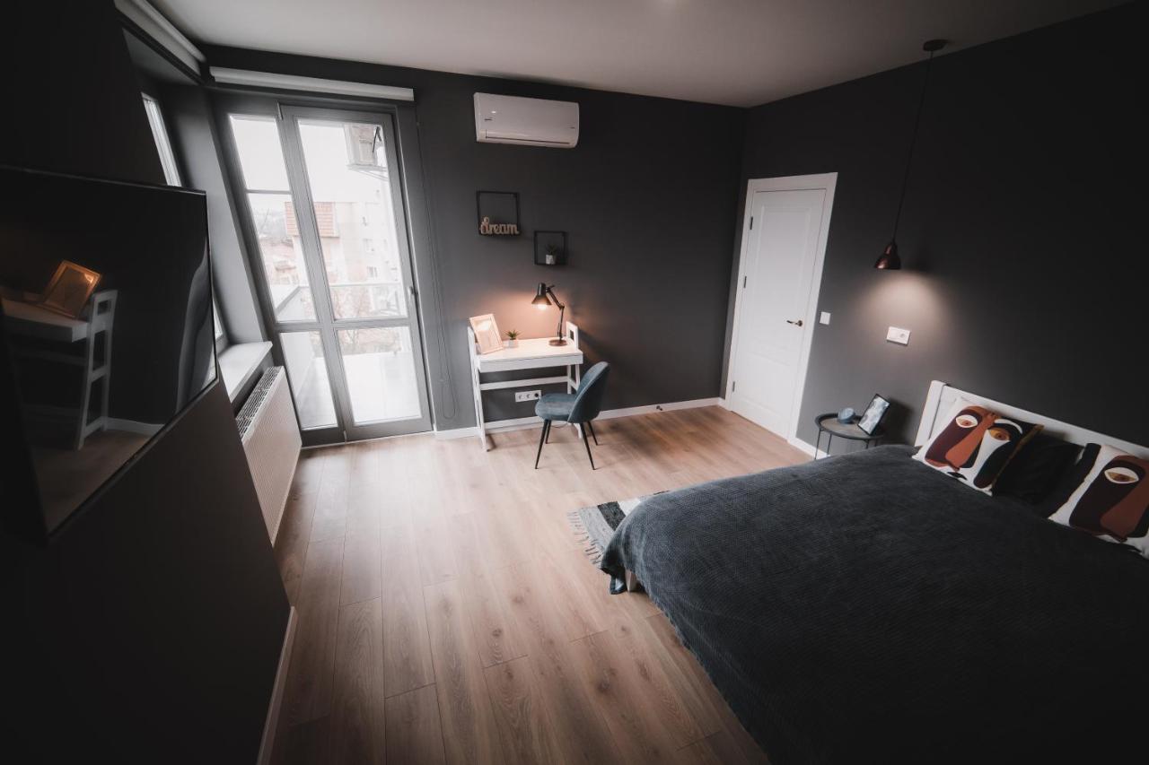 Apart-Hotel Kostjukowski Apartments Nizhynska 17 Lviv Eksteriør billede