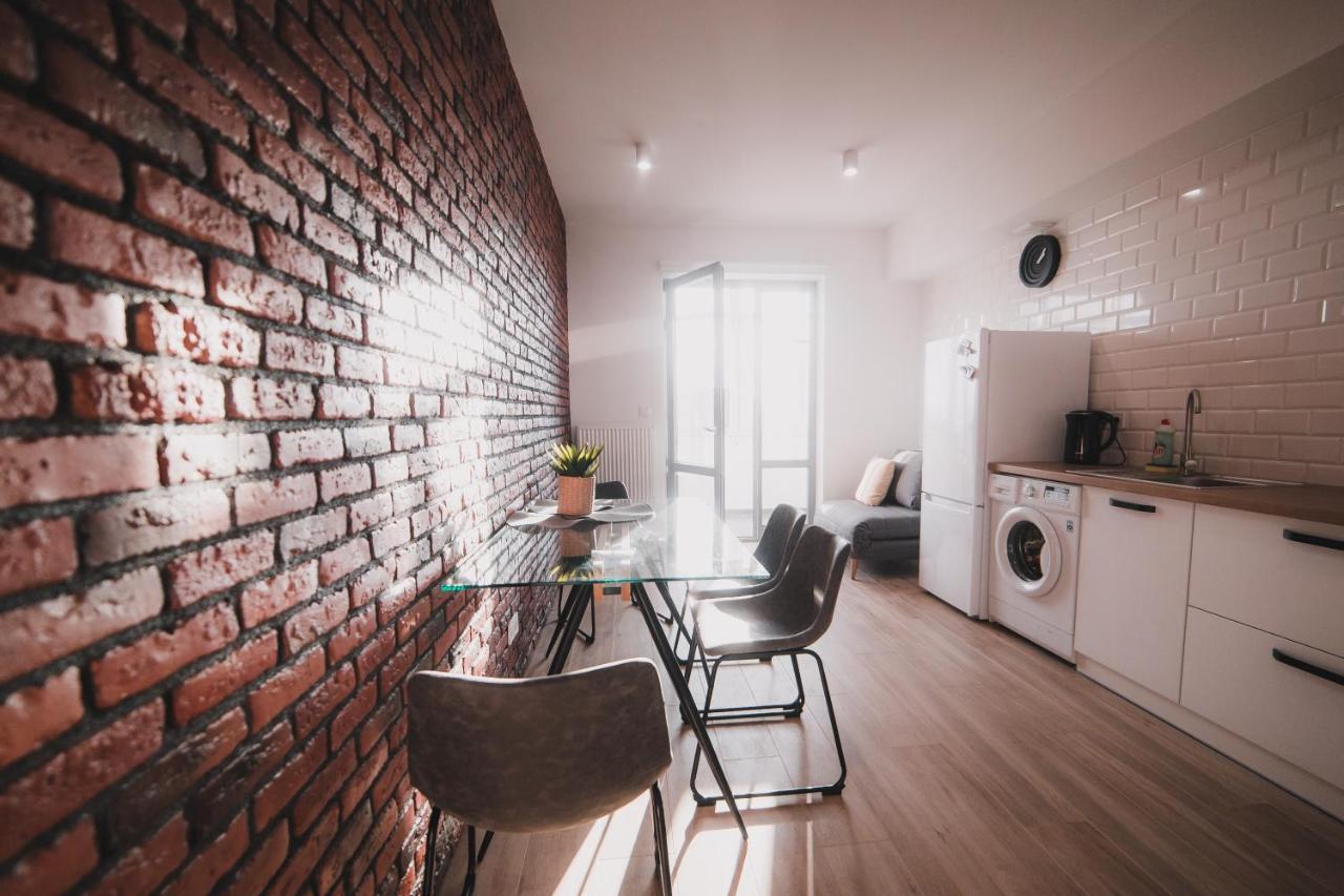 Apart-Hotel Kostjukowski Apartments Nizhynska 17 Lviv Eksteriør billede