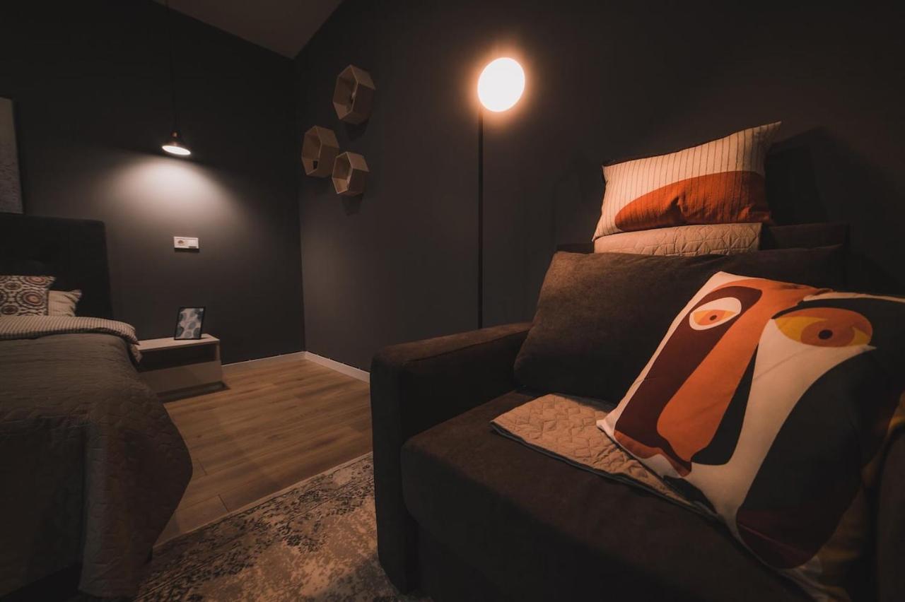Apart-Hotel Kostjukowski Apartments Nizhynska 17 Lviv Eksteriør billede
