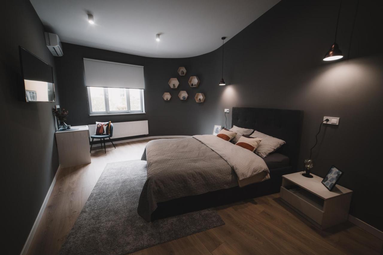 Apart-Hotel Kostjukowski Apartments Nizhynska 17 Lviv Eksteriør billede