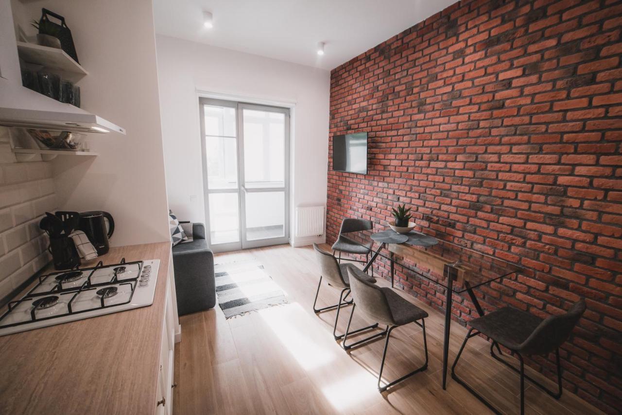 Apart-Hotel Kostjukowski Apartments Nizhynska 17 Lviv Eksteriør billede