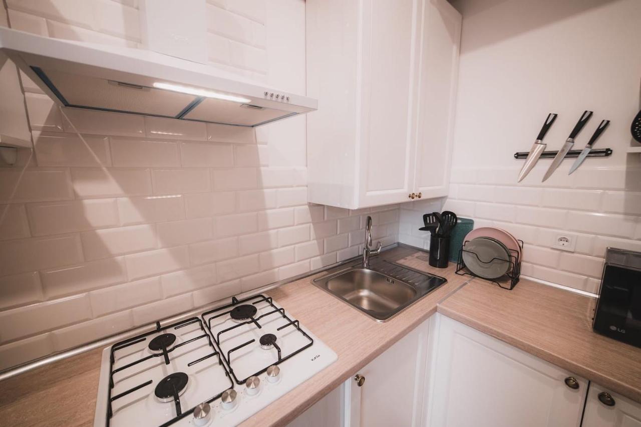 Apart-Hotel Kostjukowski Apartments Nizhynska 17 Lviv Eksteriør billede