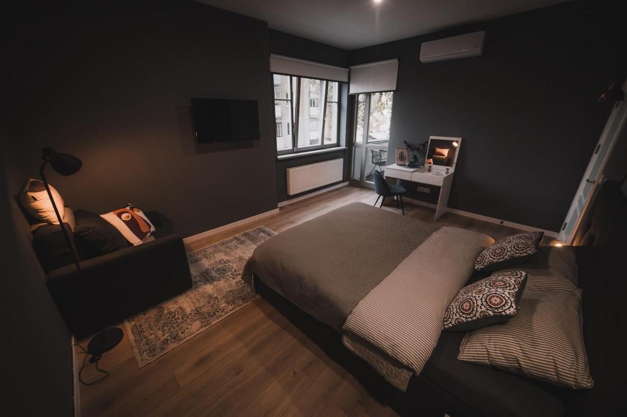 Apart-Hotel Kostjukowski Apartments Nizhynska 17 Lviv Eksteriør billede