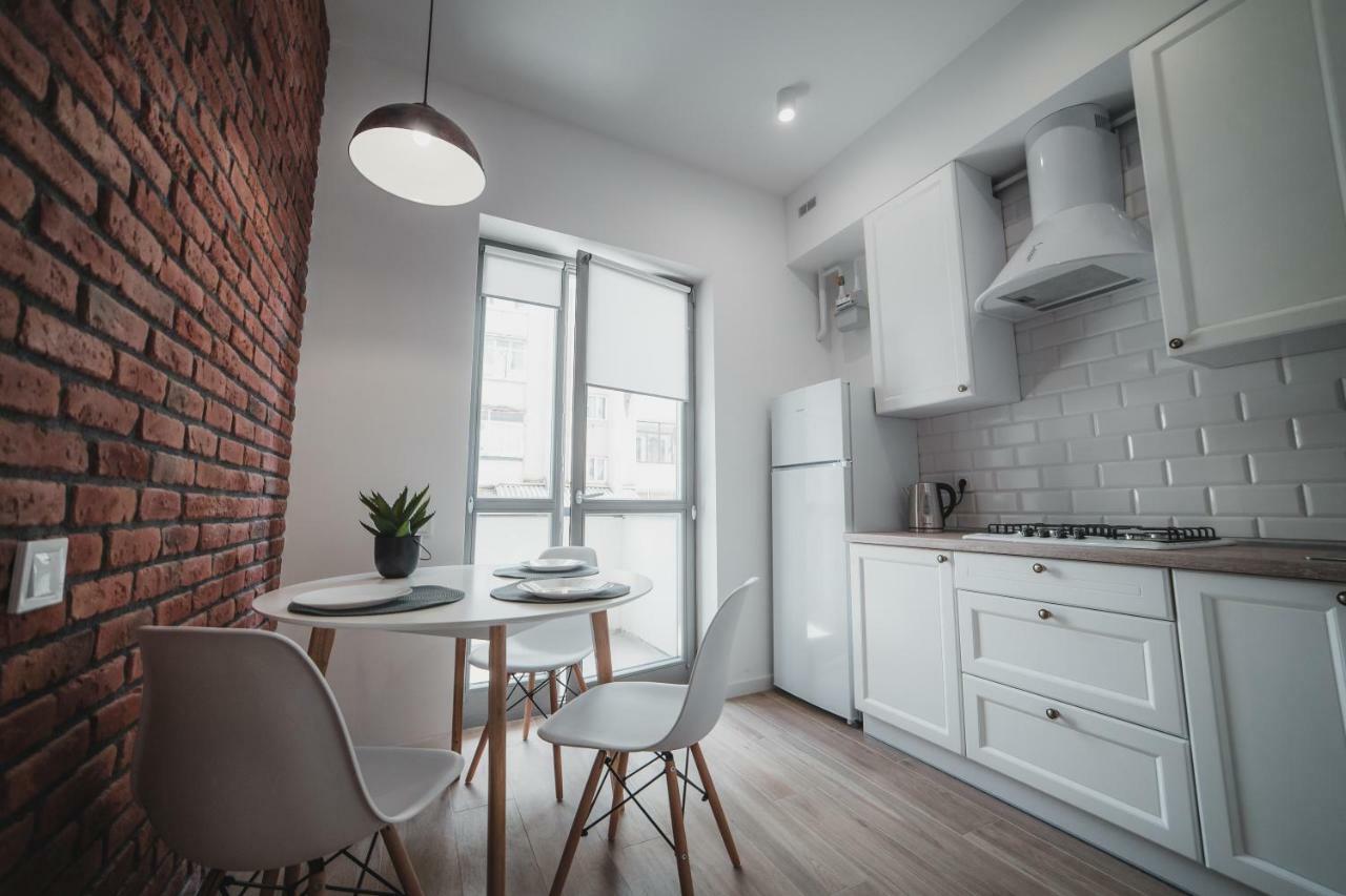 Apart-Hotel Kostjukowski Apartments Nizhynska 17 Lviv Eksteriør billede